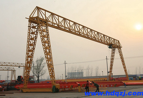 小型龍門(mén)架中的手拉葫蘆鏈條卡住了怎么辦？